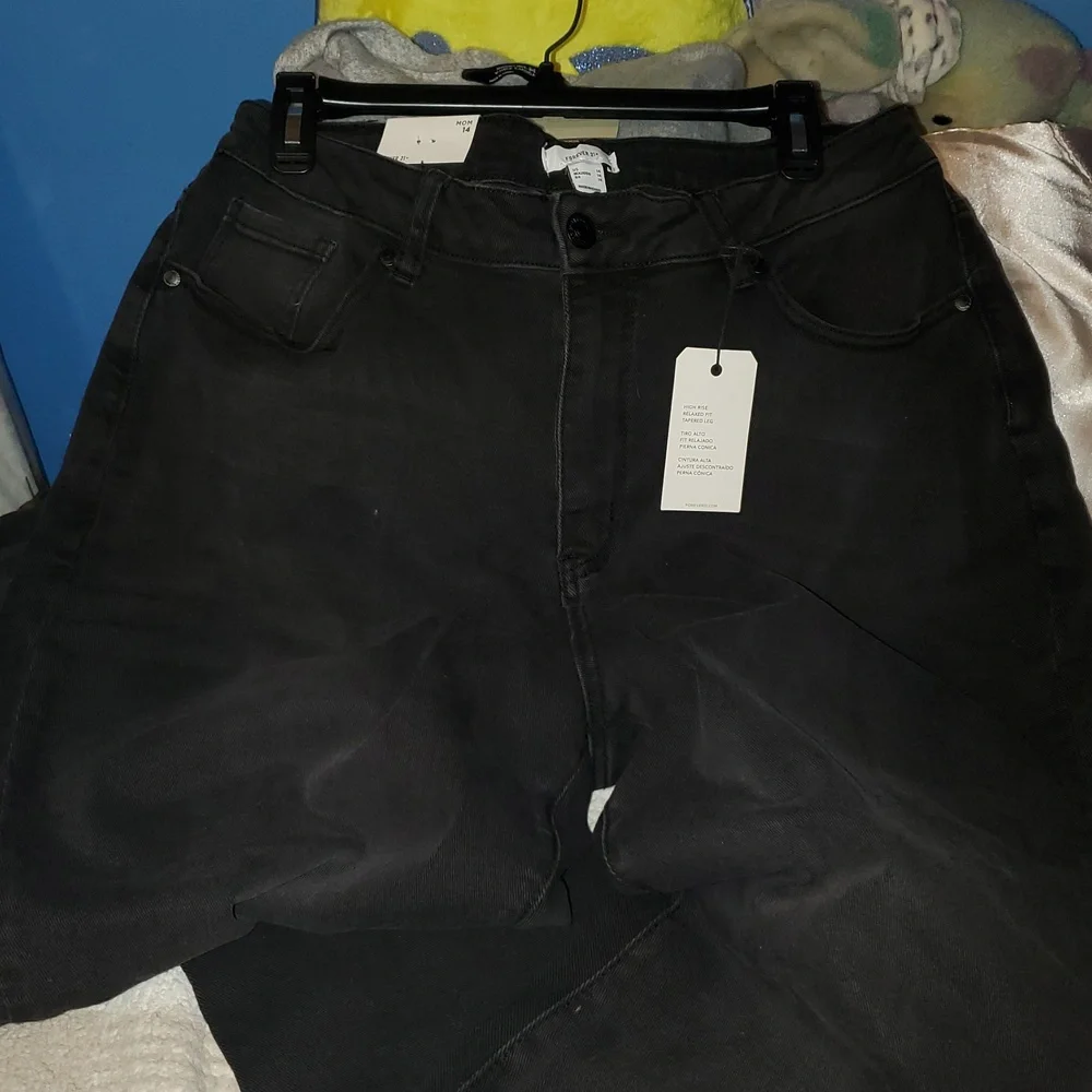 5 for $25 | NWT Forever 21 + Plus High Waisted Tapered Leg Denim Mom Jeans - Picture 12 of 12